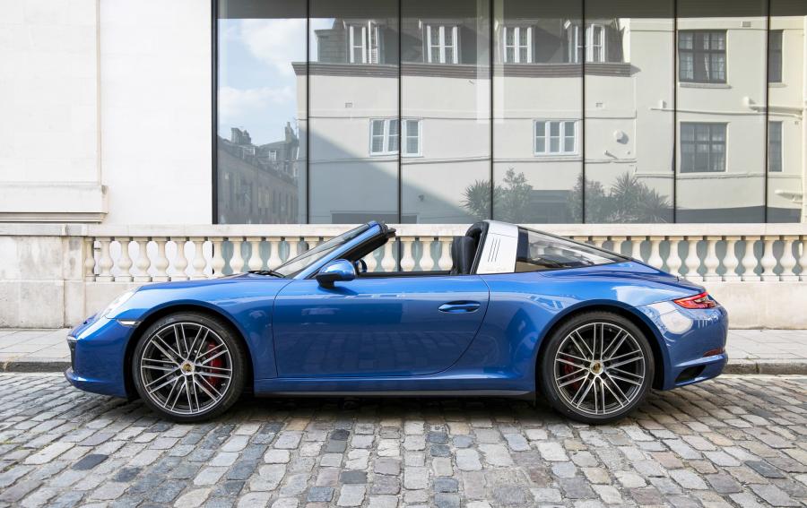  Porsche 911 Targa 4S 2016 года  (UK) (фото 11 из 40)